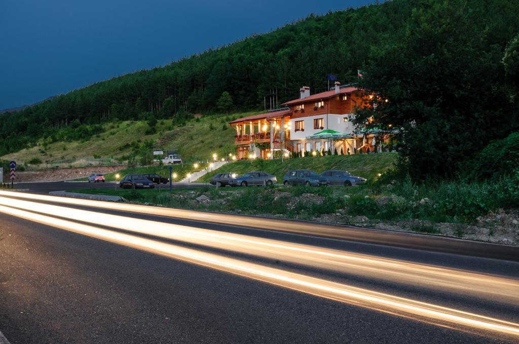 Alpine Garden Hotel Simitli Exterior foto